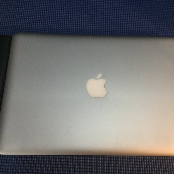 MacBook Pro 13" A1278 2012 2.5GHz Core i5 | 16 GB Ram/512B SSD | 64GB iPad Air 2 - Picture 9 of 15